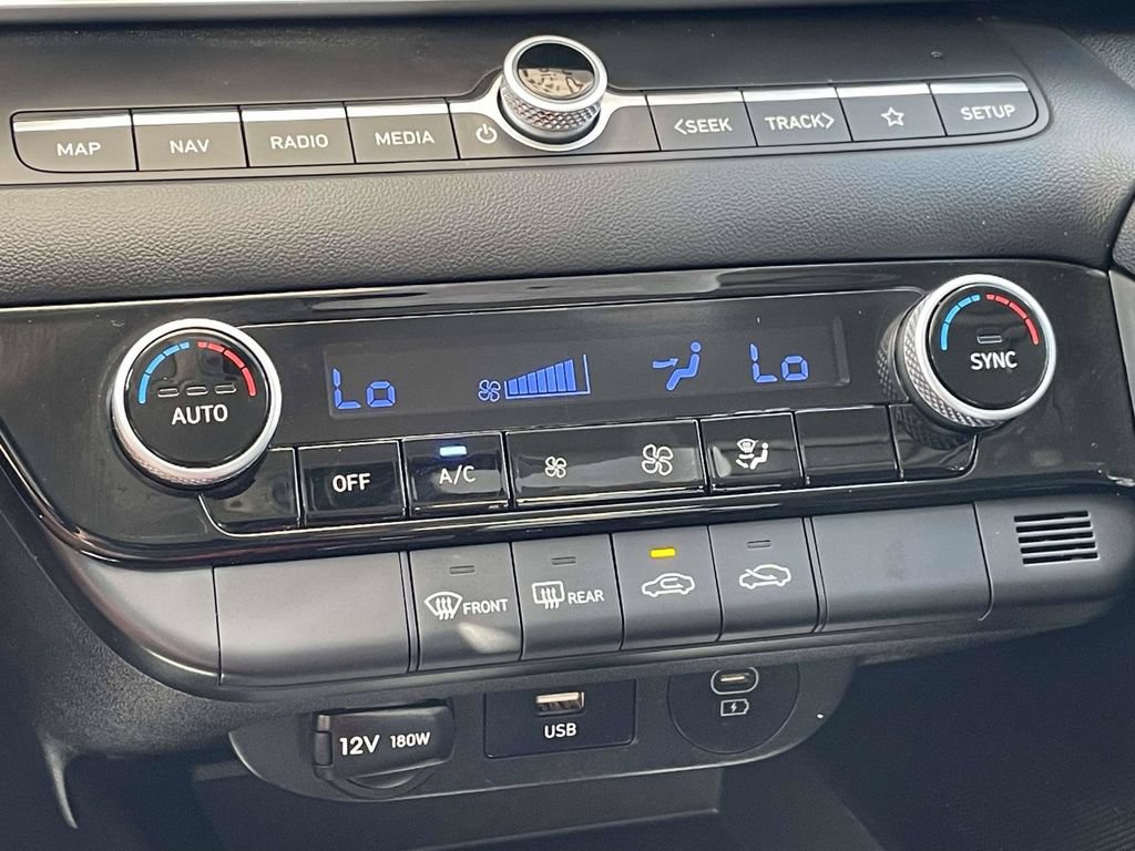 Certified 2024 Hyundai Elantra SEL FWD image 18