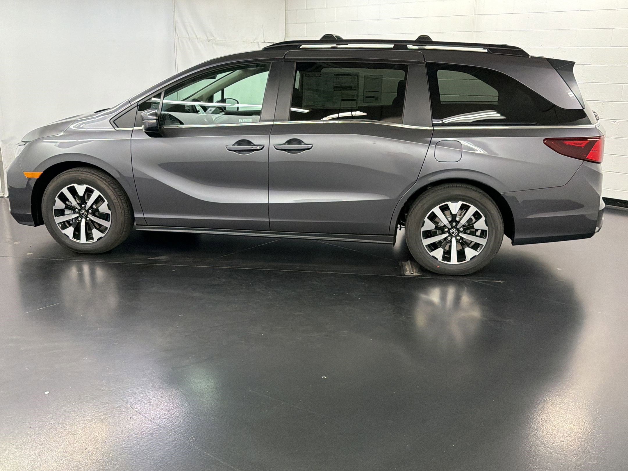 New 2026 Honda Odyssey EX-L image 2
