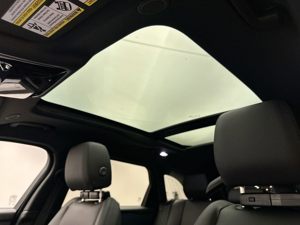 New 2026 Land Rover Range Rover Velar Dynamic SE image 10