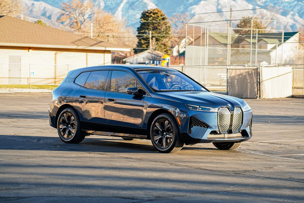 Used 2024 BMW iX xDrive50 w/ Premium Package image 3