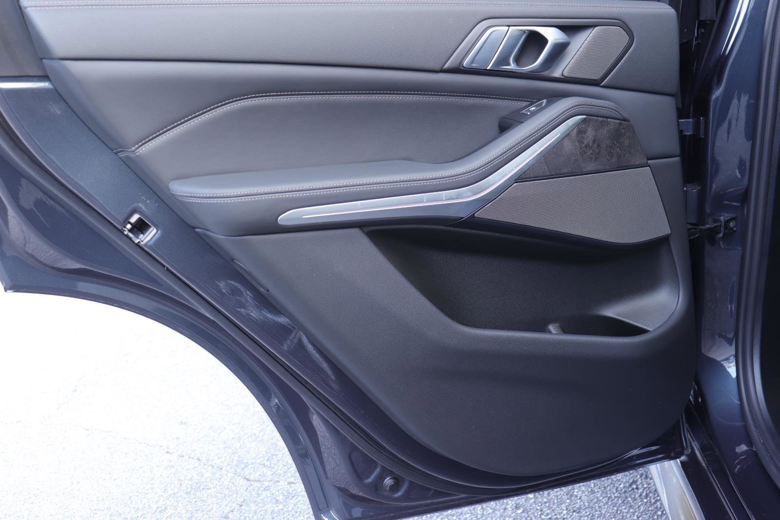 Used 2022 BMW X5 M50i w/ Executive Package image 12