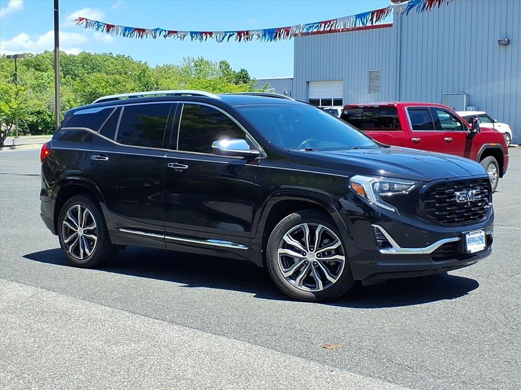 Used 2020 GMC Terrain Denali w/ Denali Premium Package FWD image 2