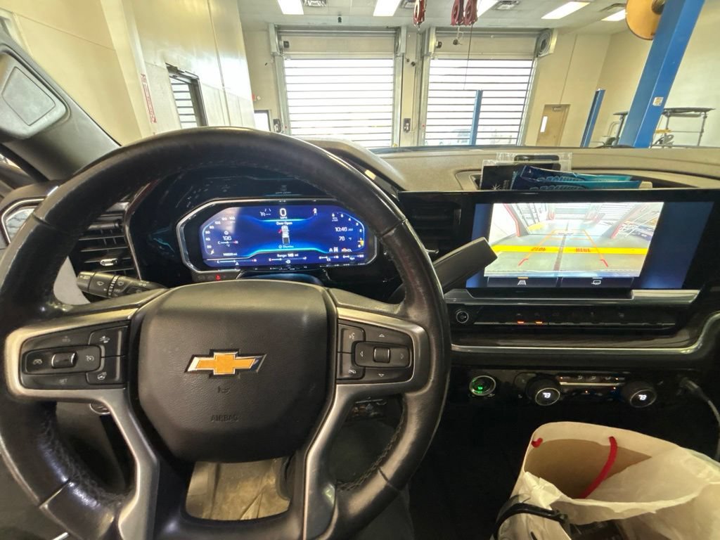 Used 2022 Chevrolet Silverado 1500 LT AWD/4WD image 4