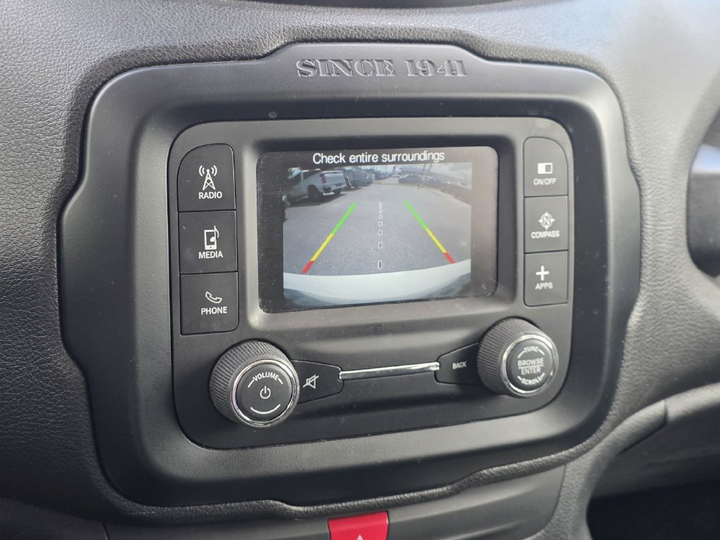 Used 2017 Jeep Renegade Latitude FWD image 10