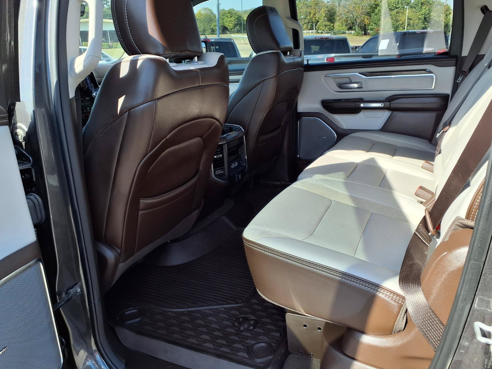 Used 2025 RAM 1500 Laramie AWD/4WD image 19