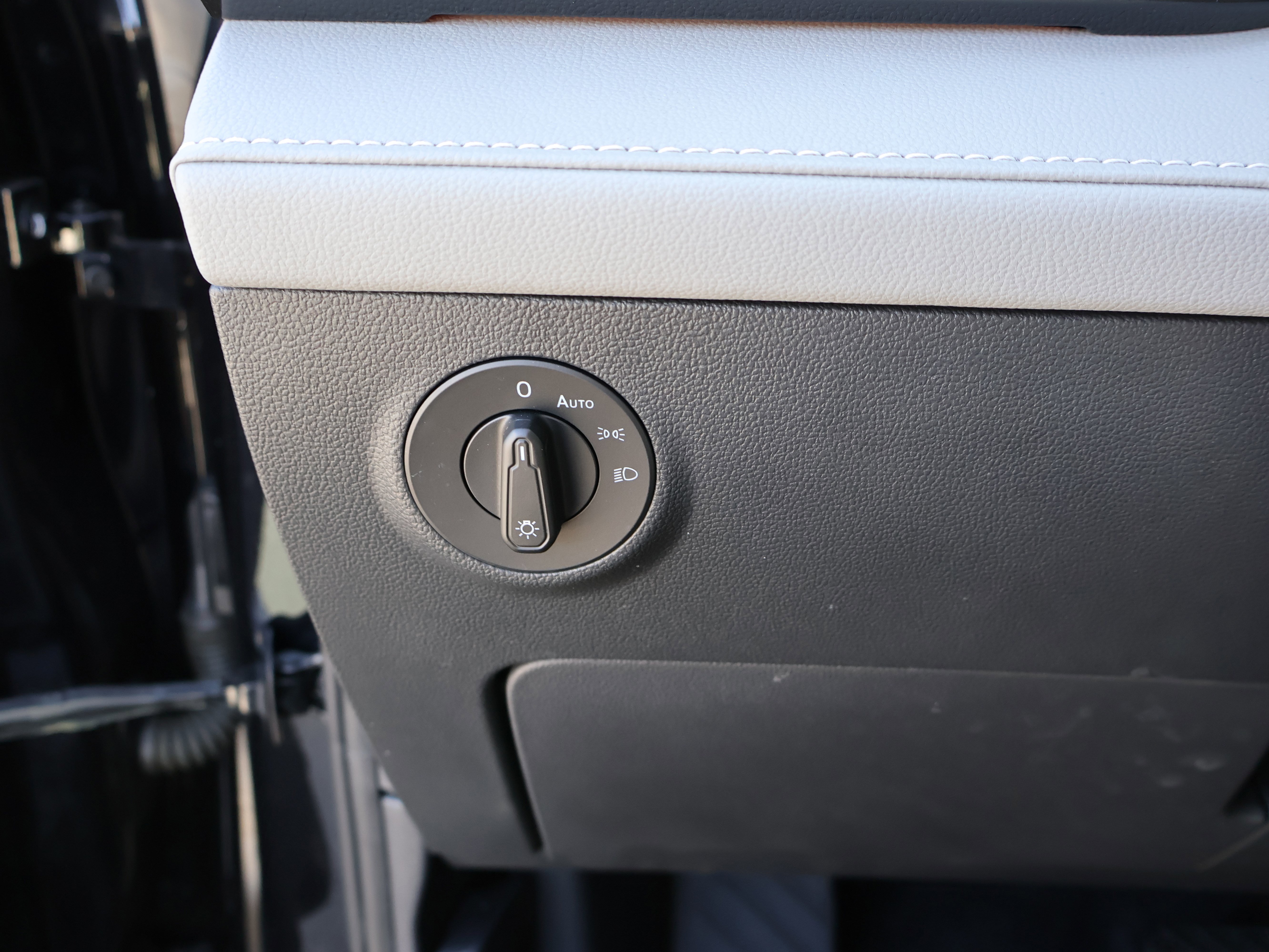 Used 2023 Volkswagen Taos SEL image 36