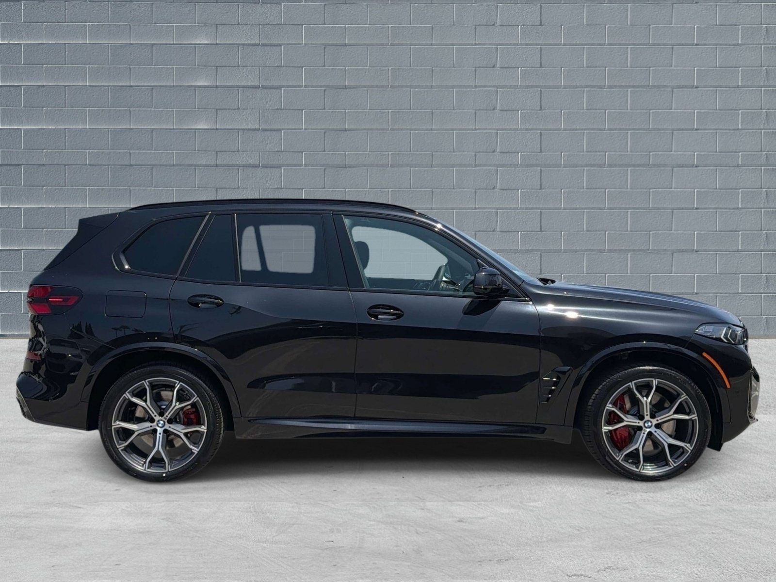 Used 2026 BMW X5 xDrive50e w/ M Sport Package AWD/4WD image 3