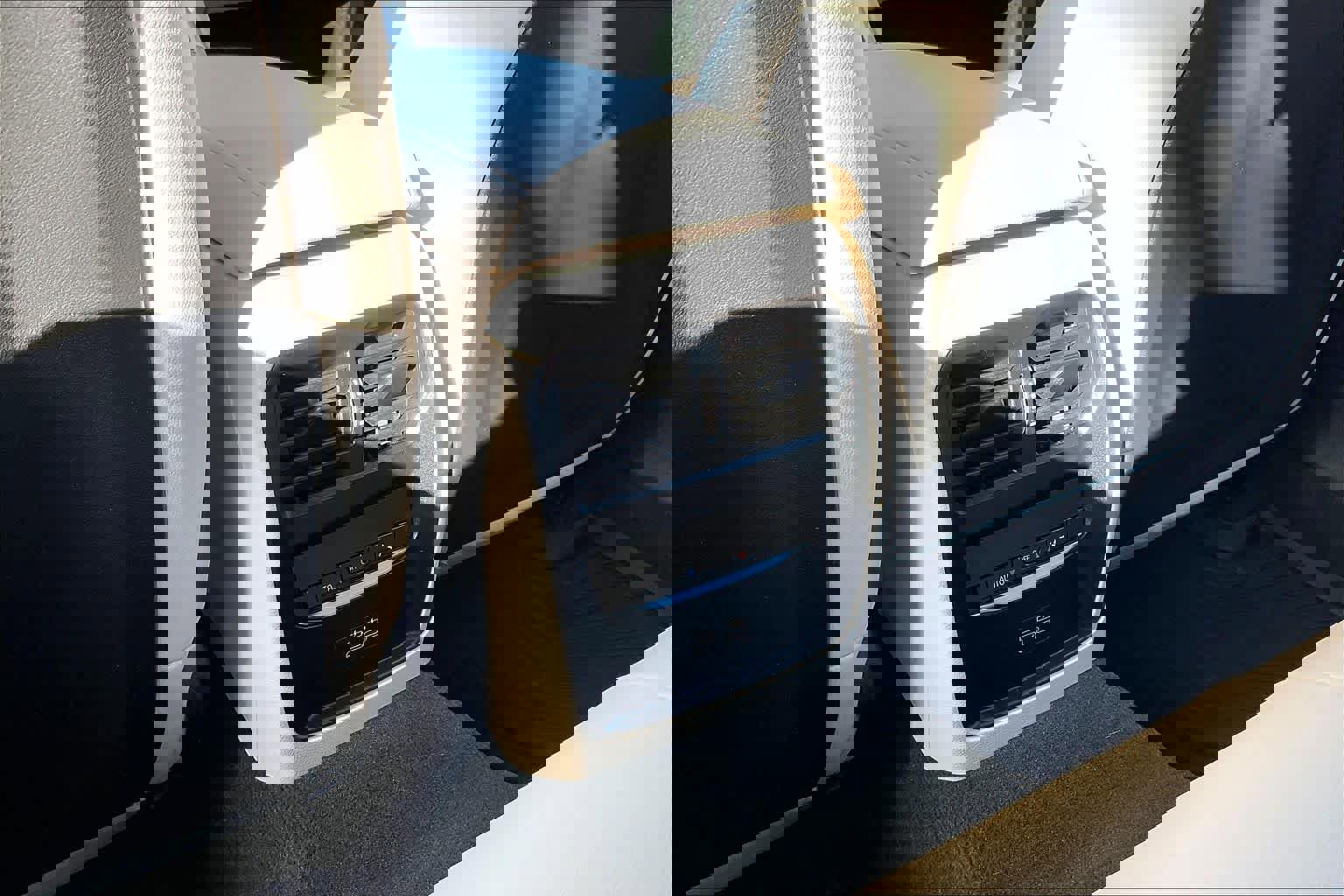 Certified 2025 BMW 330i Sedan w/ Premium Package image 35