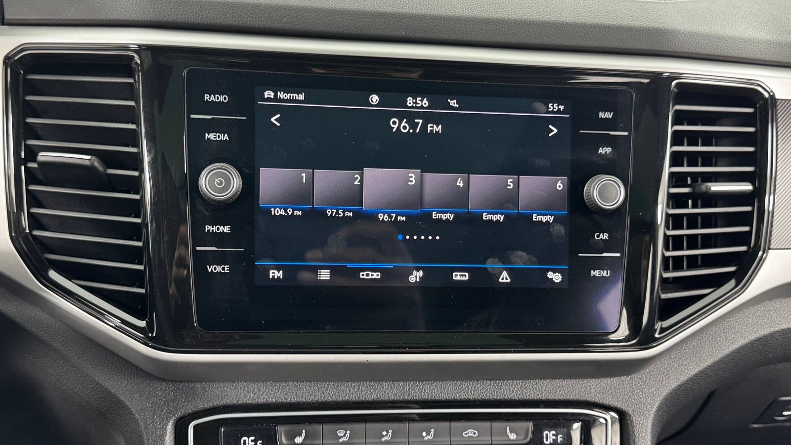 Used 2022 Volkswagen Atlas Cross Sport SEL R-Line AWD/4WD image 26