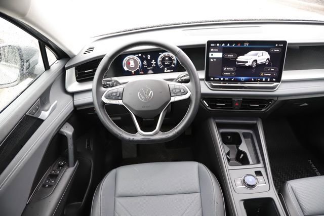 Used 2025 Volkswagen Tiguan SE w/ Panoramic Sunroof Package image 19
