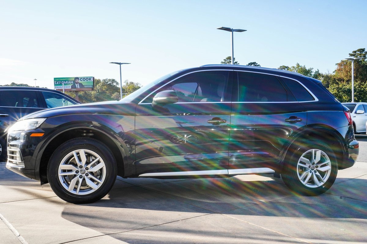 Used 2020 Audi Q5 2.0T Premium w/ Convenience Package image 3