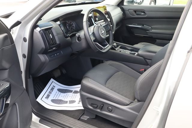 Used 2025 Nissan Pathfinder SV AWD/4WD image 11