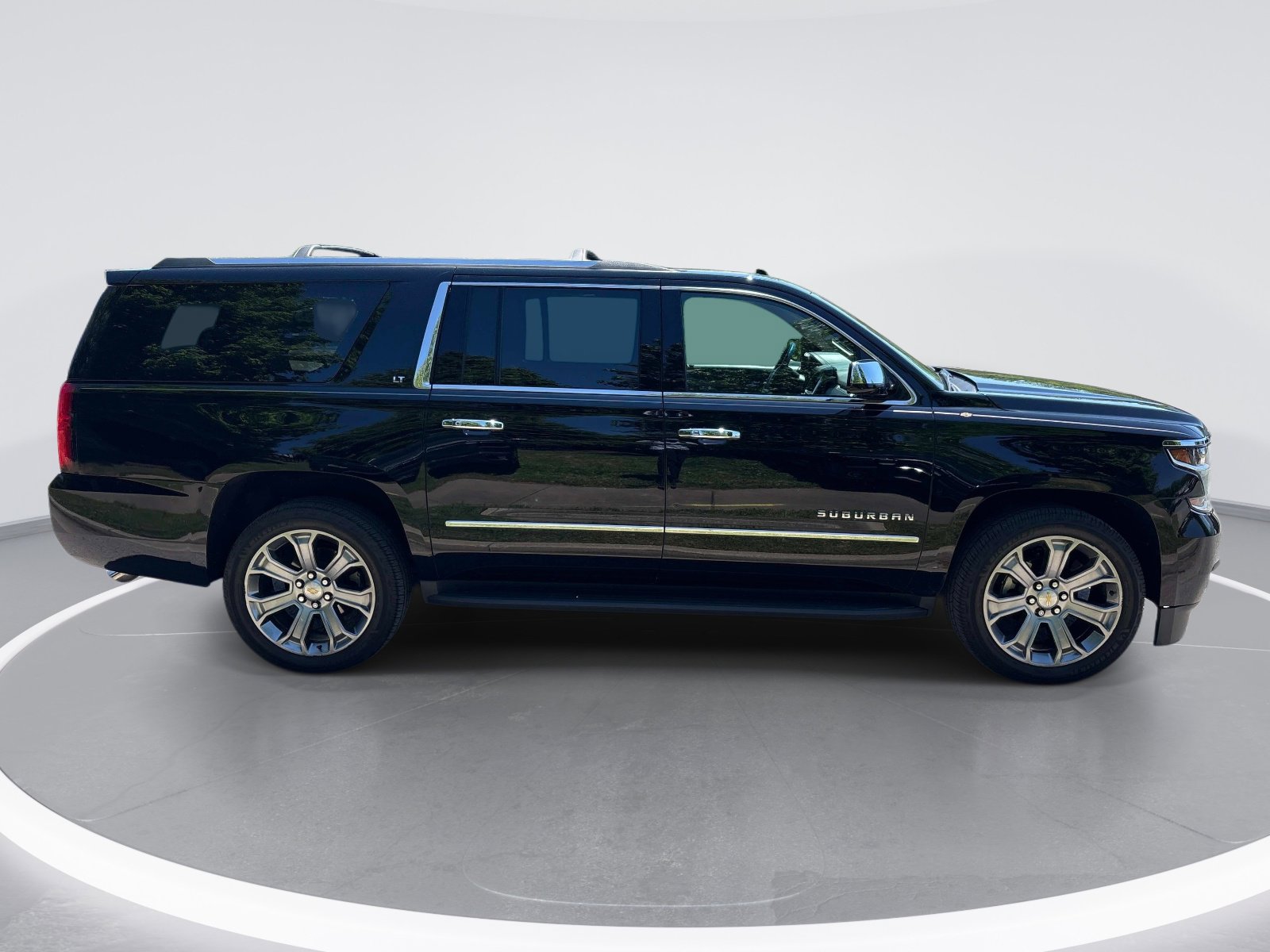 Used 2016 Chevrolet Suburban LT w/ Luxury Package RWD image 9