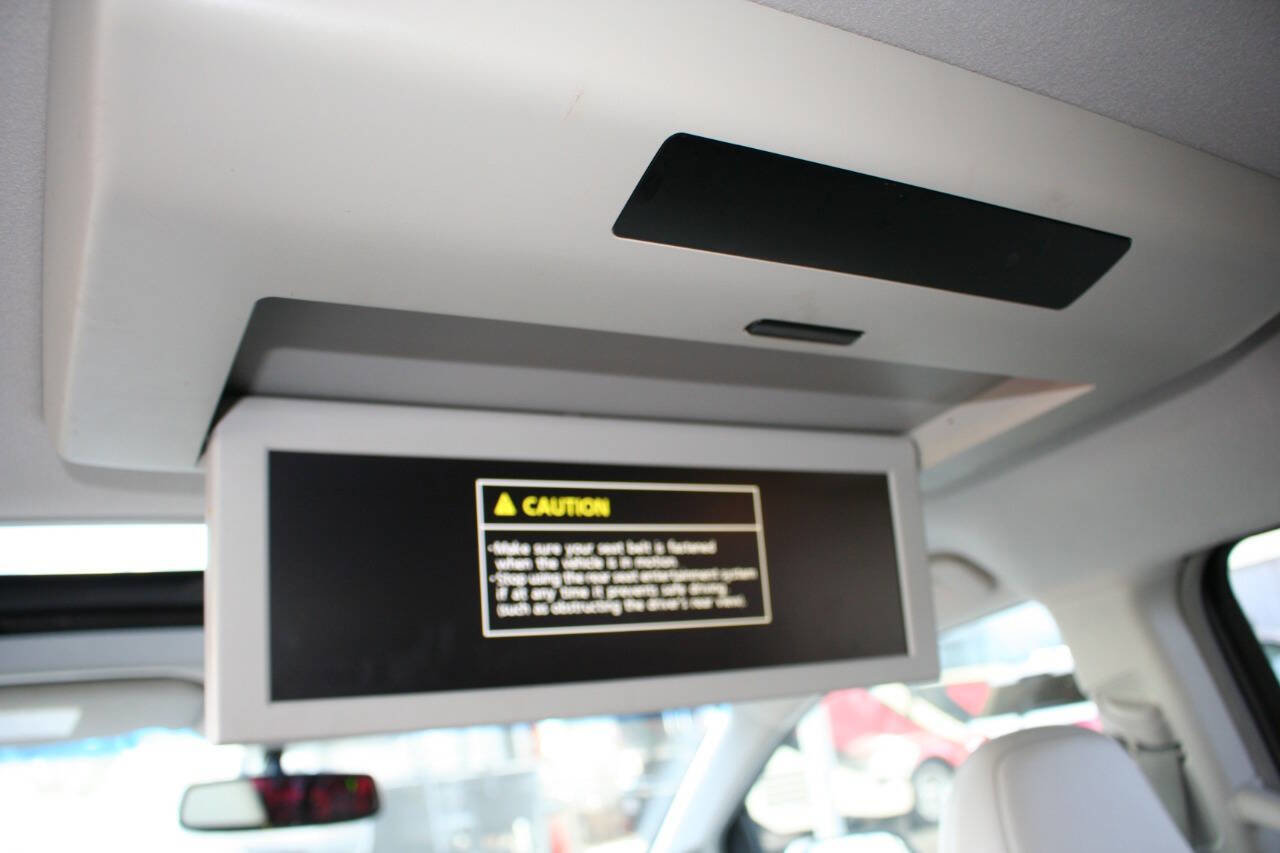 Used 2014 Toyota Sienna XLE image 13