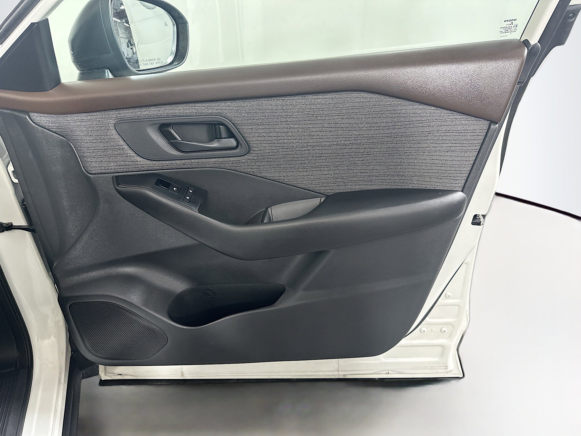 Used 2023 Nissan Rogue S image 30