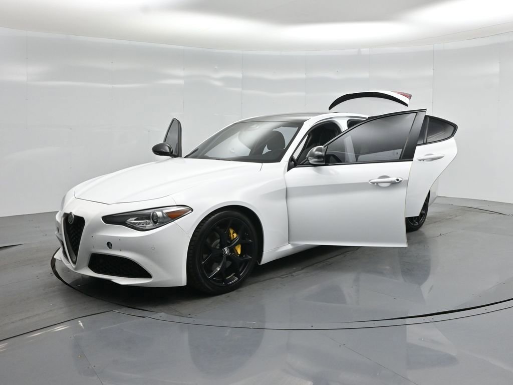Used 2021 Alfa Romeo Giulia Ti w/ Nero Edizione RWD image 27