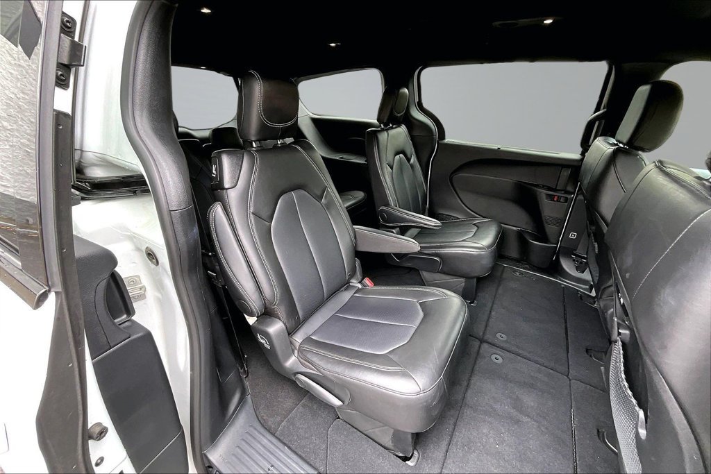 Certified 2026 Chrysler Pacifica Select w/ S Appearance Package FWD image 17