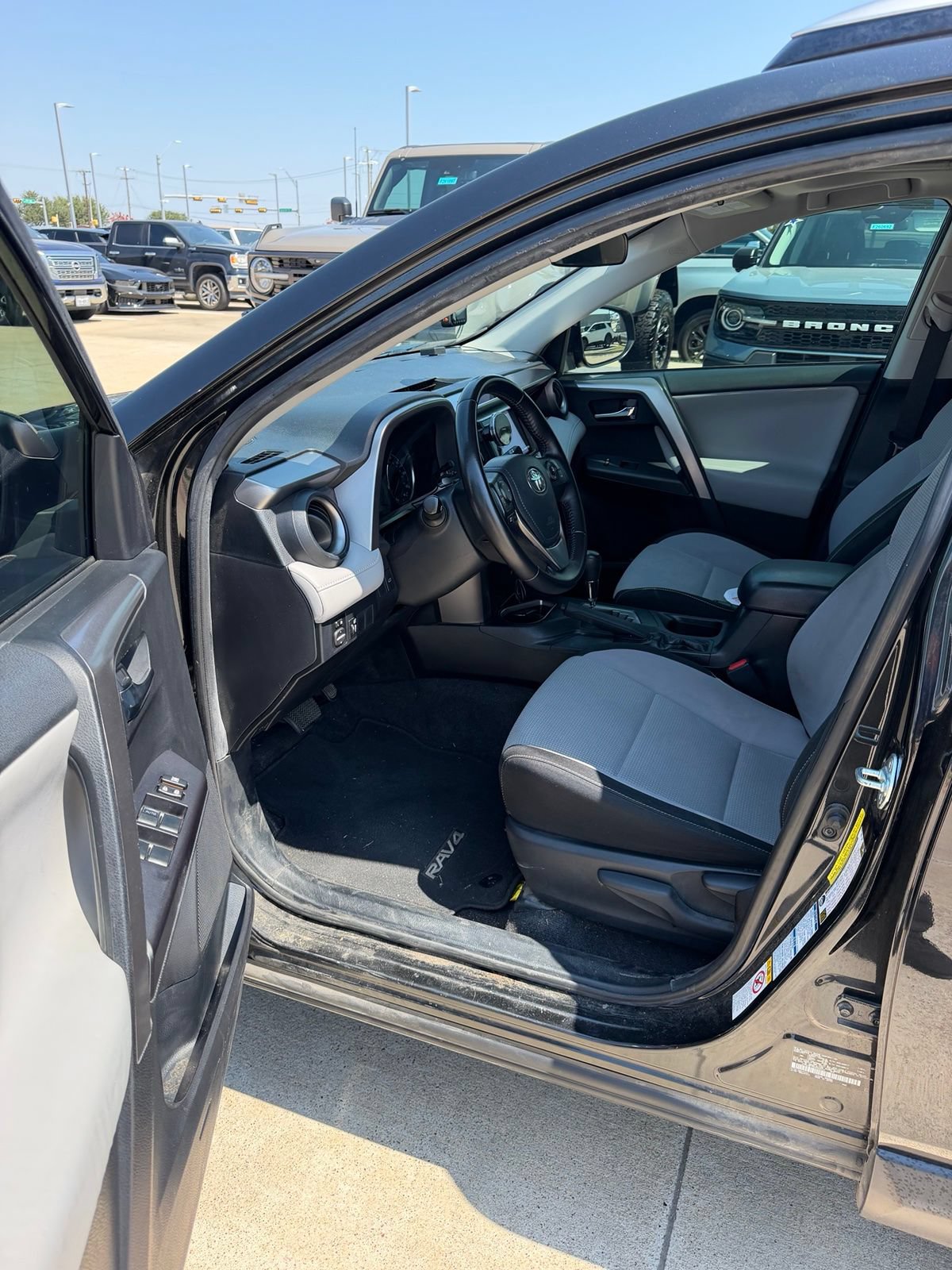 Used 2016 Toyota RAV4 XLE AWD/4WD image 8