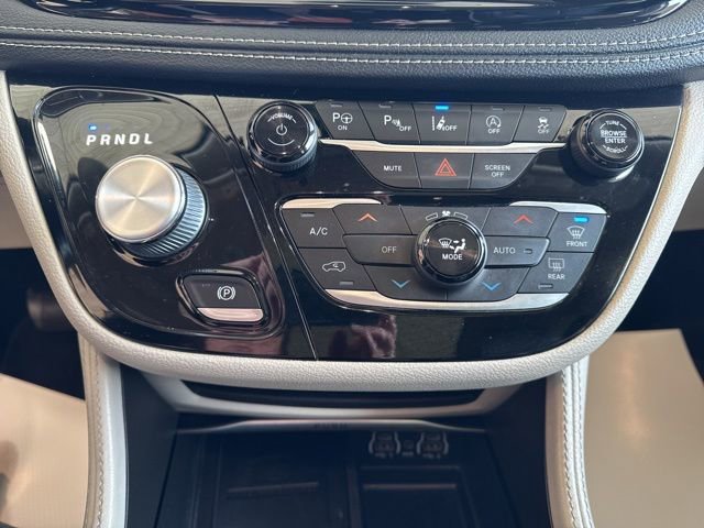 Used 2022 Chrysler Pacifica Limited image 23