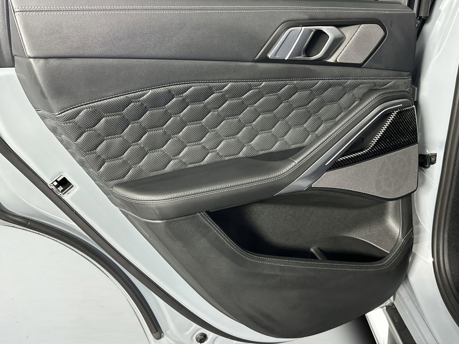 Used 2025 BMW X6 M Competition w/ Executive Package image 30