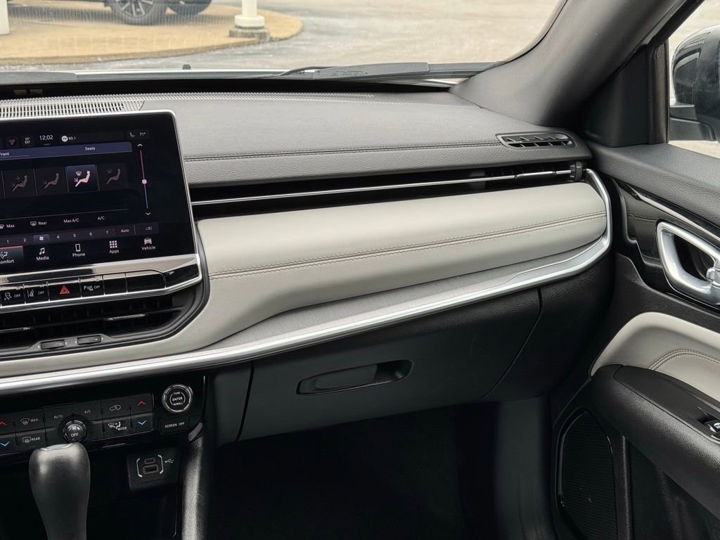 Used 2025 Jeep Compass Limited AWD/4WD image 22