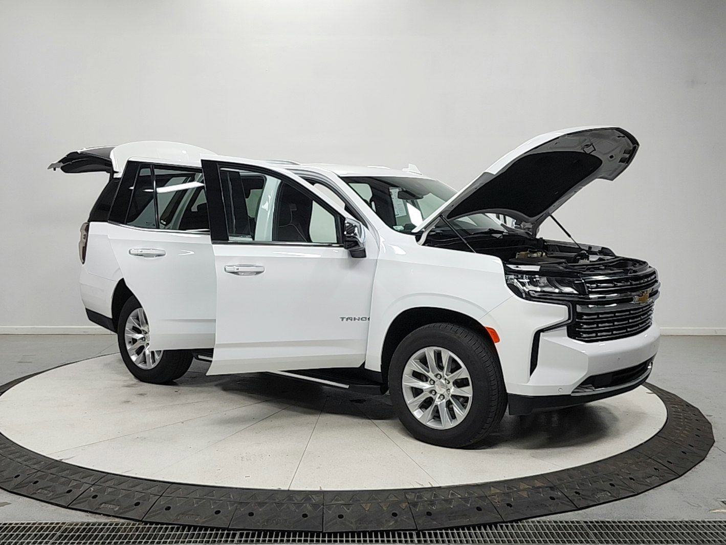 Used 2023 Chevrolet Tahoe Premier RWD image 9