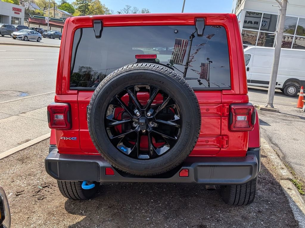 Used 2023 Jeep Wrangler Unlimited Sahara w/ Cold Weather Group AWD/4WD image 7