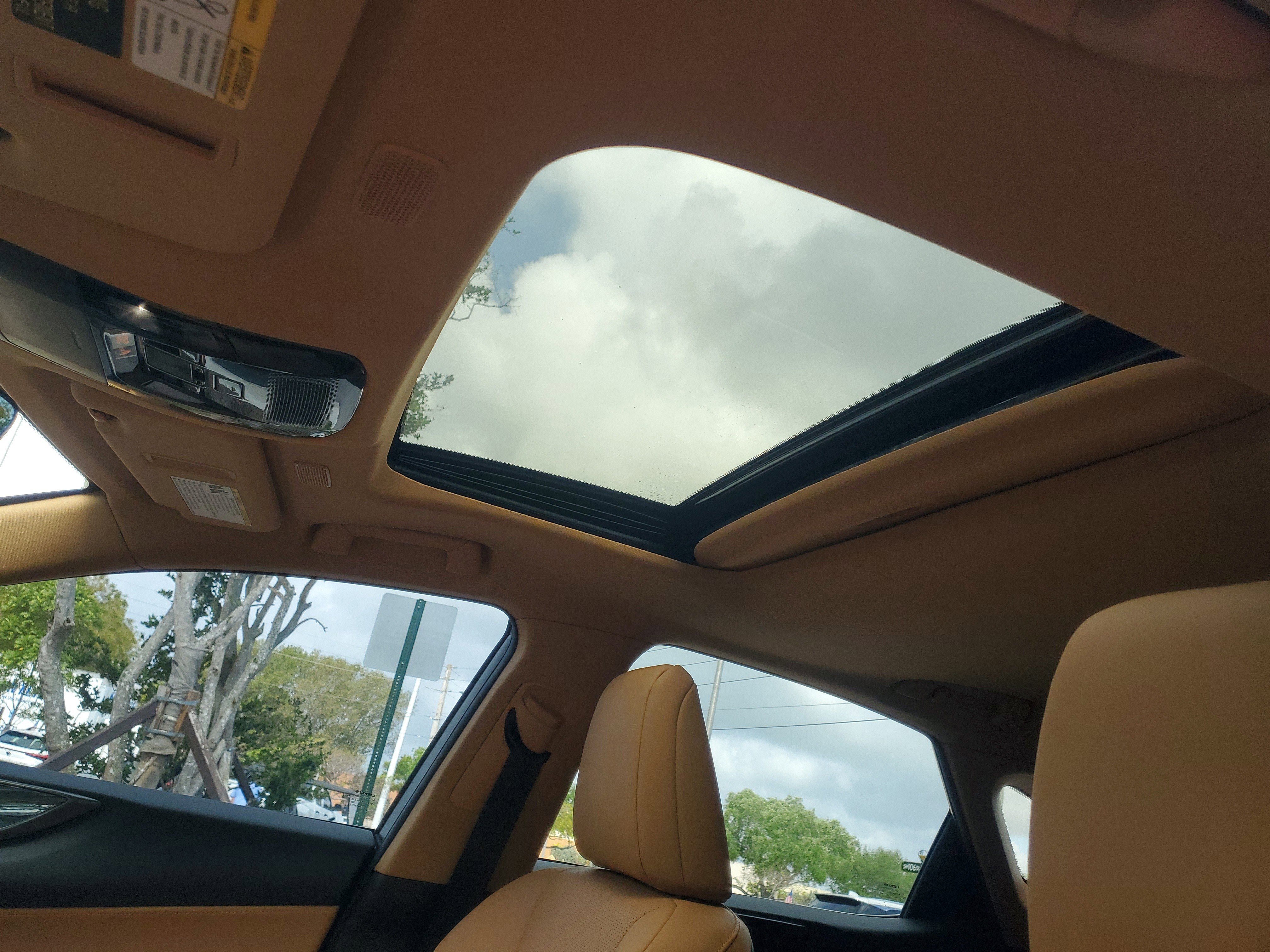 Used 2024 Lexus NX 250 FWD w/ Towing Package (2000 Lbs) image 18