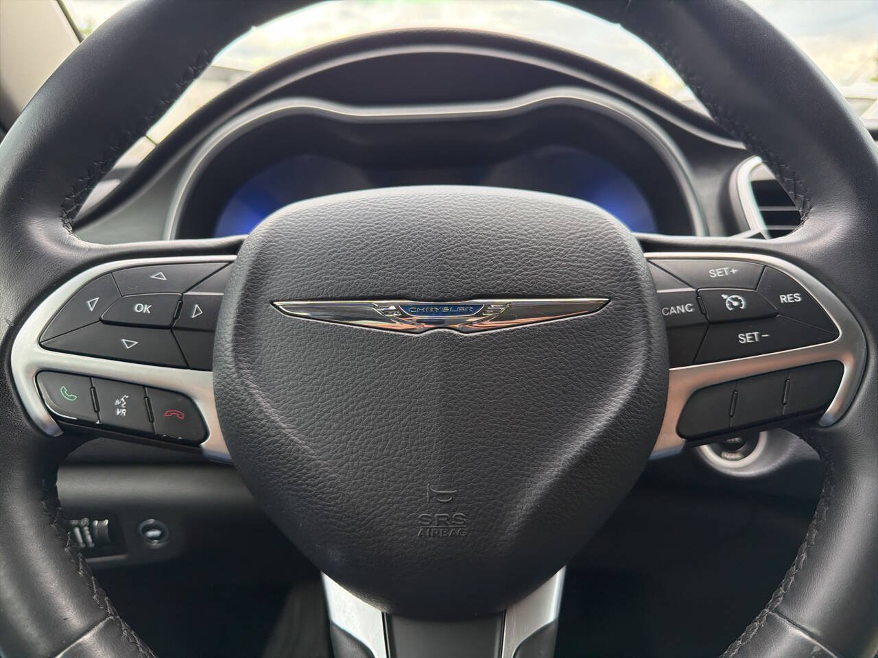 Used 2015 Chrysler 200 Limited w/ Convenience Group FWD image 10