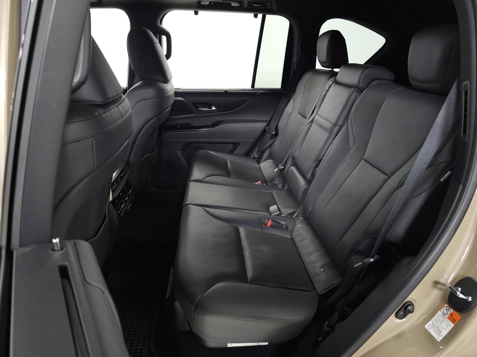 Certified 2025 Lexus LX 700h Overtrail AWD/4WD image 38