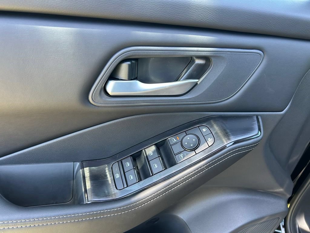 New 2026 Nissan Rogue SV AWD/4WD image 19