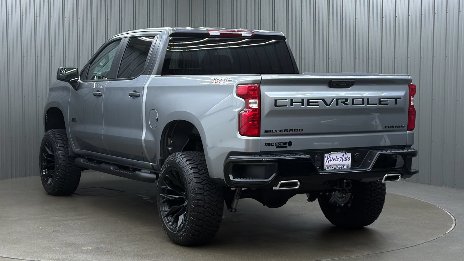 Used 2026 Chevrolet Silverado 1500 Custom Trail Boss w/ LPO, Dark Essentials Package AWD/4WD image 3