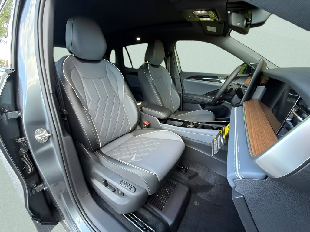 New 2027 Volkswagen Tiguan SEL R-Line AWD/4WD image 24