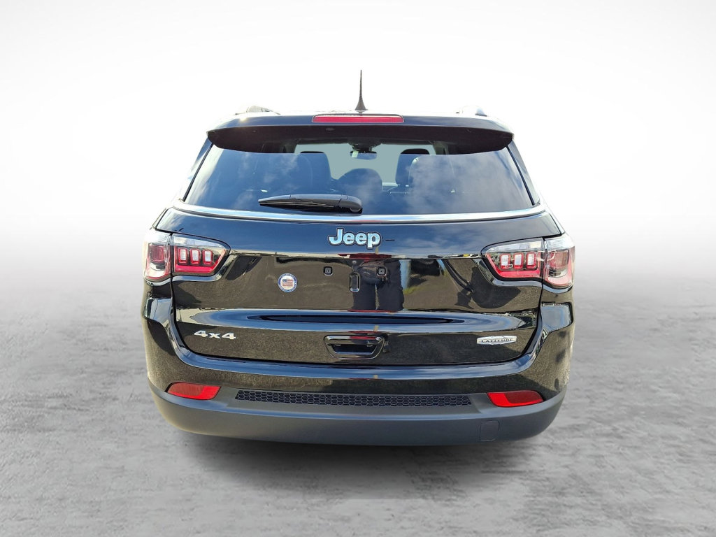 Used 2022 Jeep Compass Latitude w/ Sun and Sound Group AWD/4WD image 4