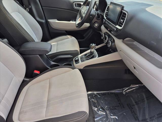 Used 2023 Hyundai Venue SEL FWD image 18