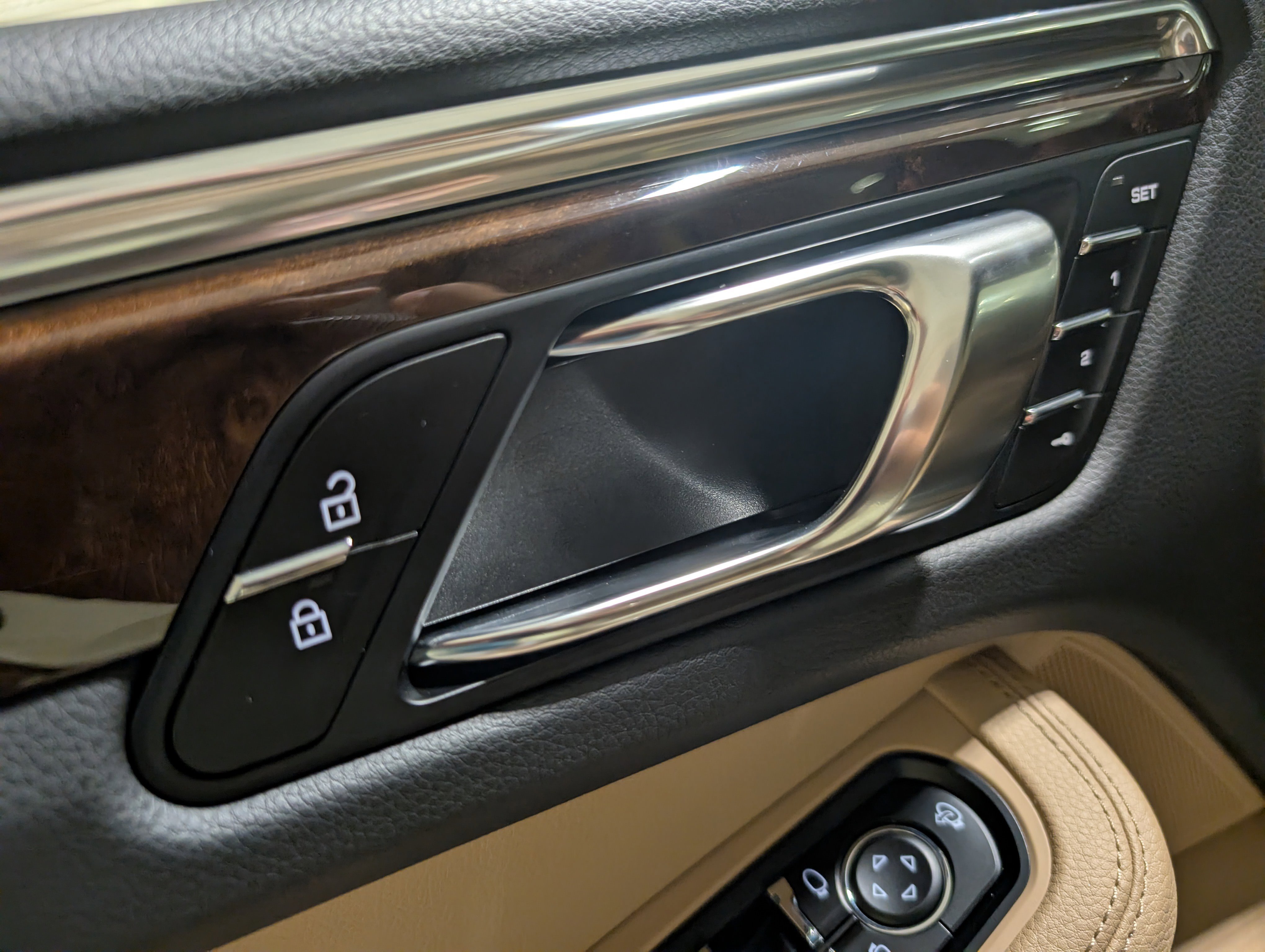 Certified 2025 Porsche Macan image 20