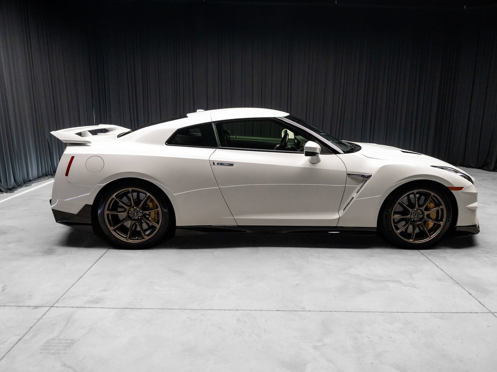 Used 2024 Nissan GT-R w/ Floor Mat Package AWD/4WD image 13