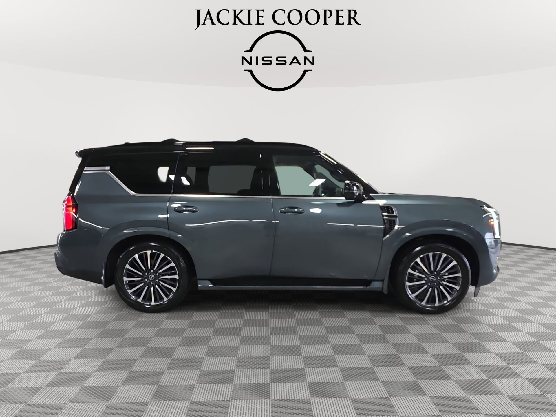 Used 2025 Nissan Armada Platinum Reserve image 4