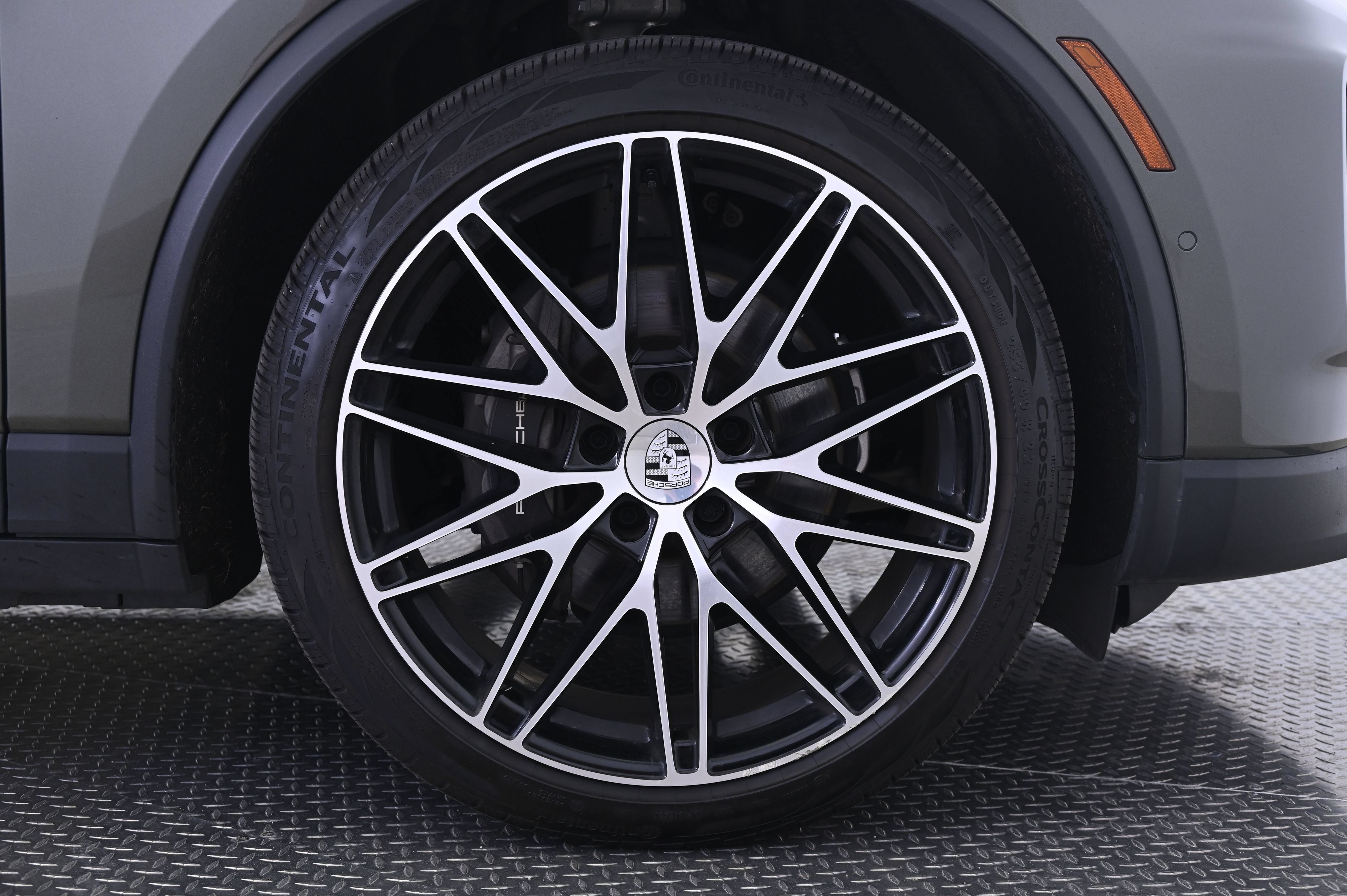 Certified 2024 Porsche Macan 4 Electric AWD/4WD image 14