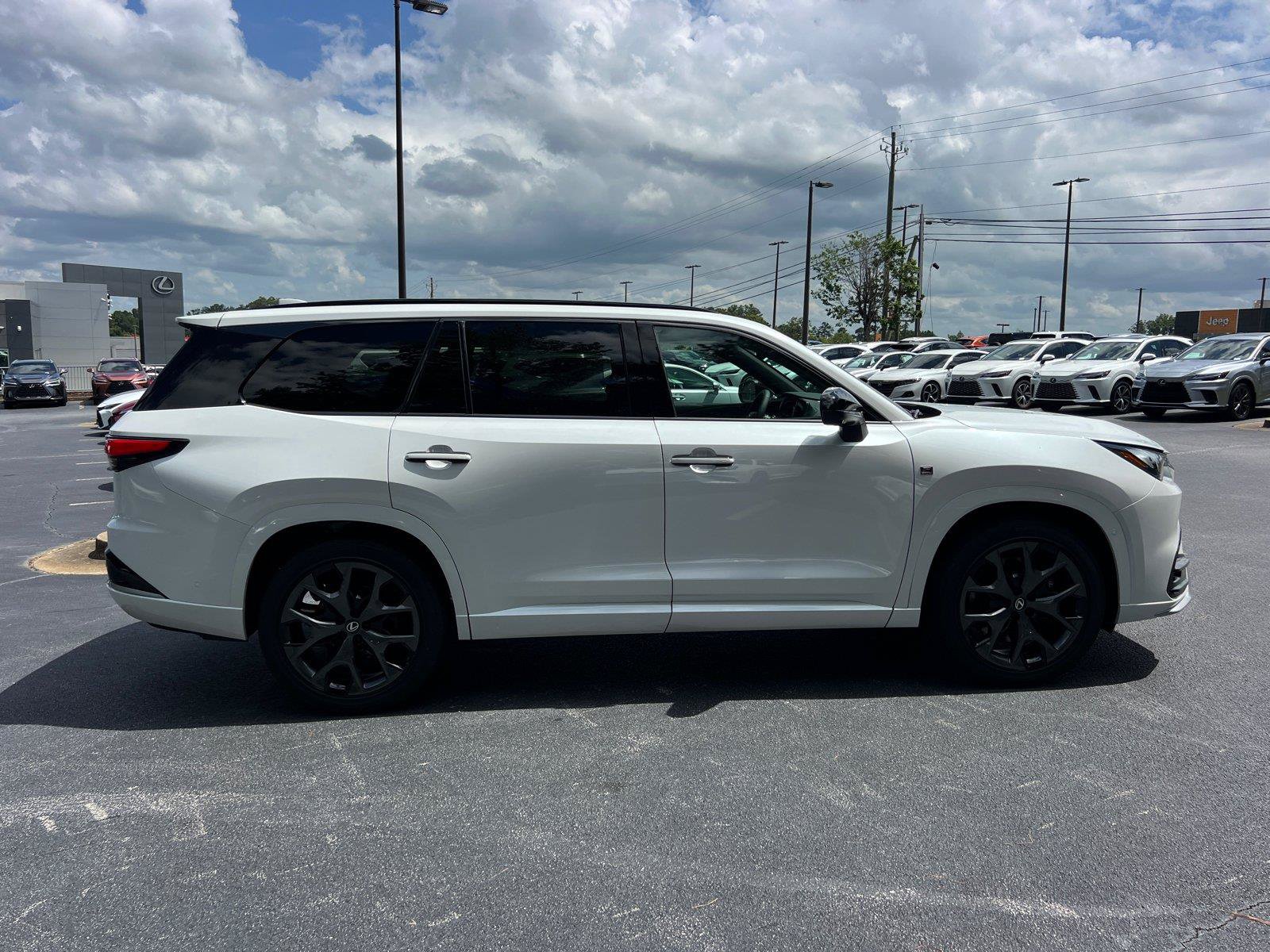 New 2026 Lexus TX 500h AWD image 4
