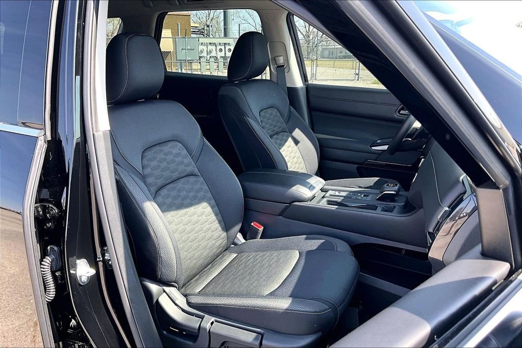 Used 2025 Nissan Pathfinder S image 10