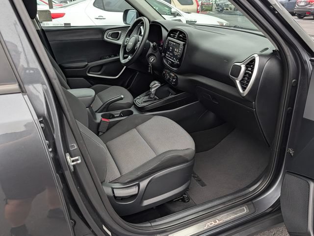 Used 2022 Kia Soul LX w/ Paint Protection Package FWD image 9