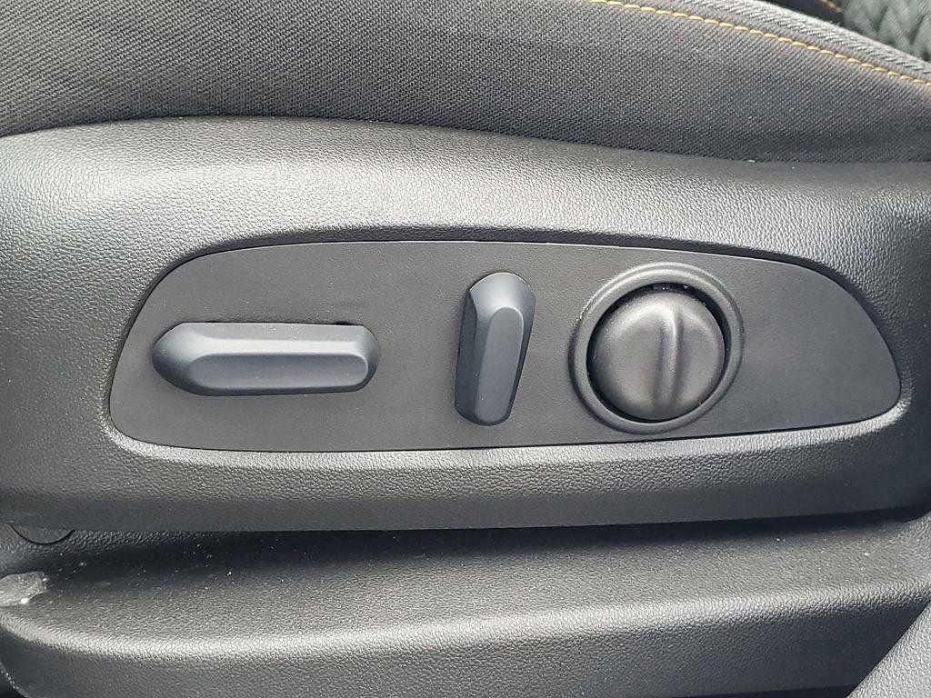 Used 2024 Chevrolet Equinox LT FWD image 6