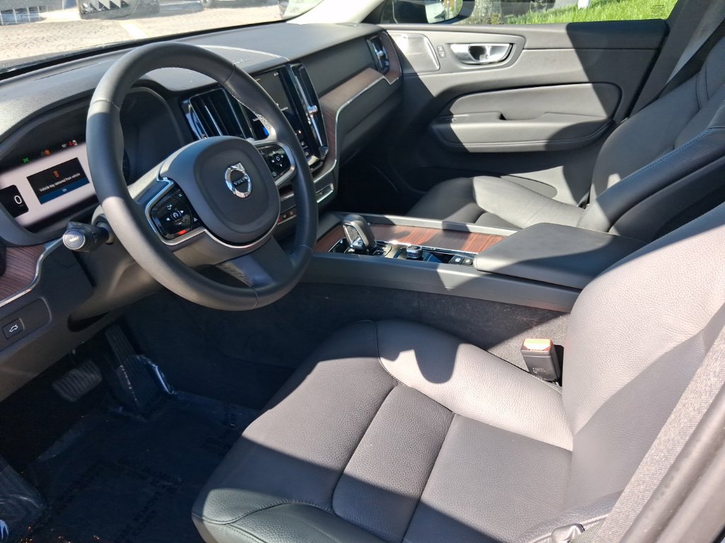 Certified 2024 Volvo XC60 B5 Plus w/ Protection Package Premier AWD/4WD image 13