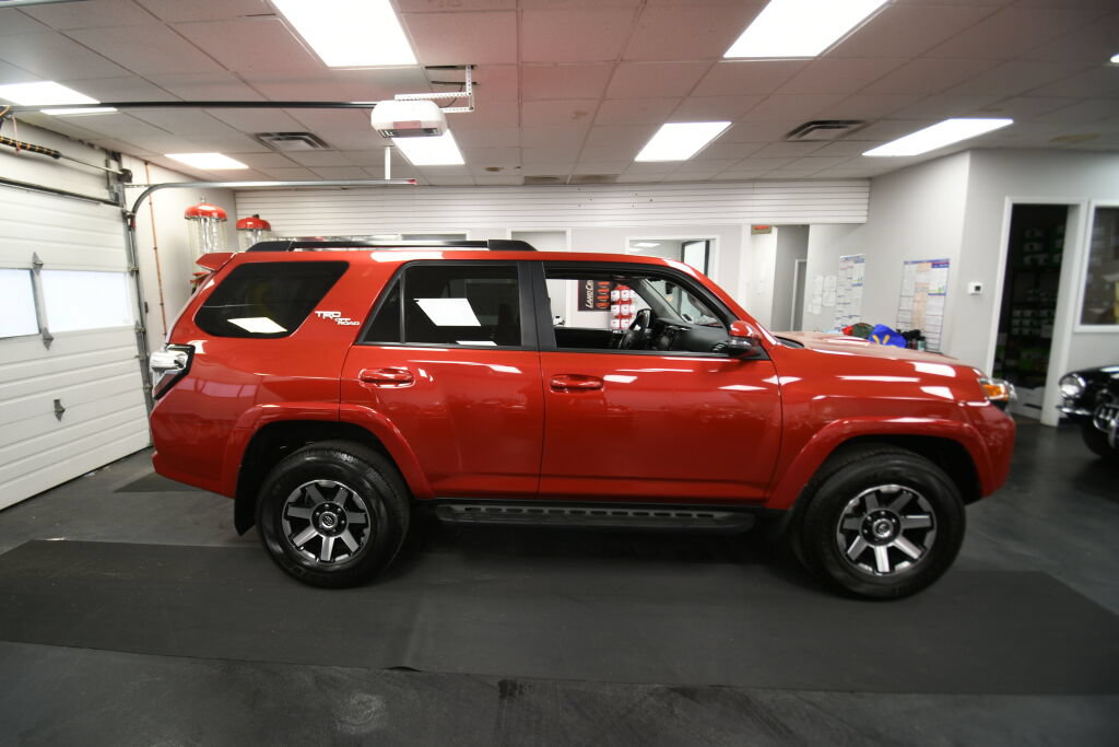 Certified 2023 Toyota 4Runner TRD Off-Road Premium w/ Moonroof Package AWD/4WD image 9