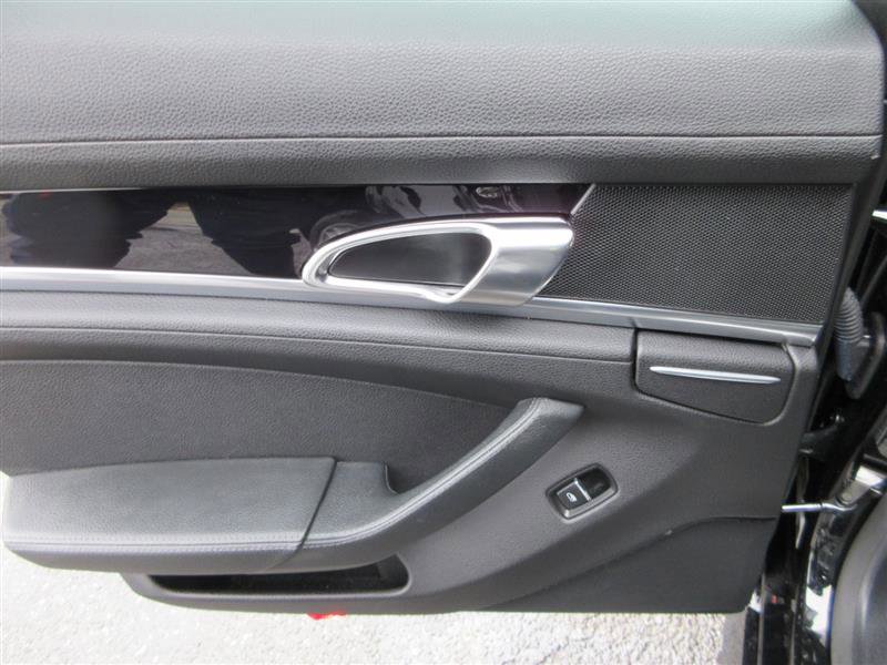 Used 2016 Porsche Panamera 4 image 26