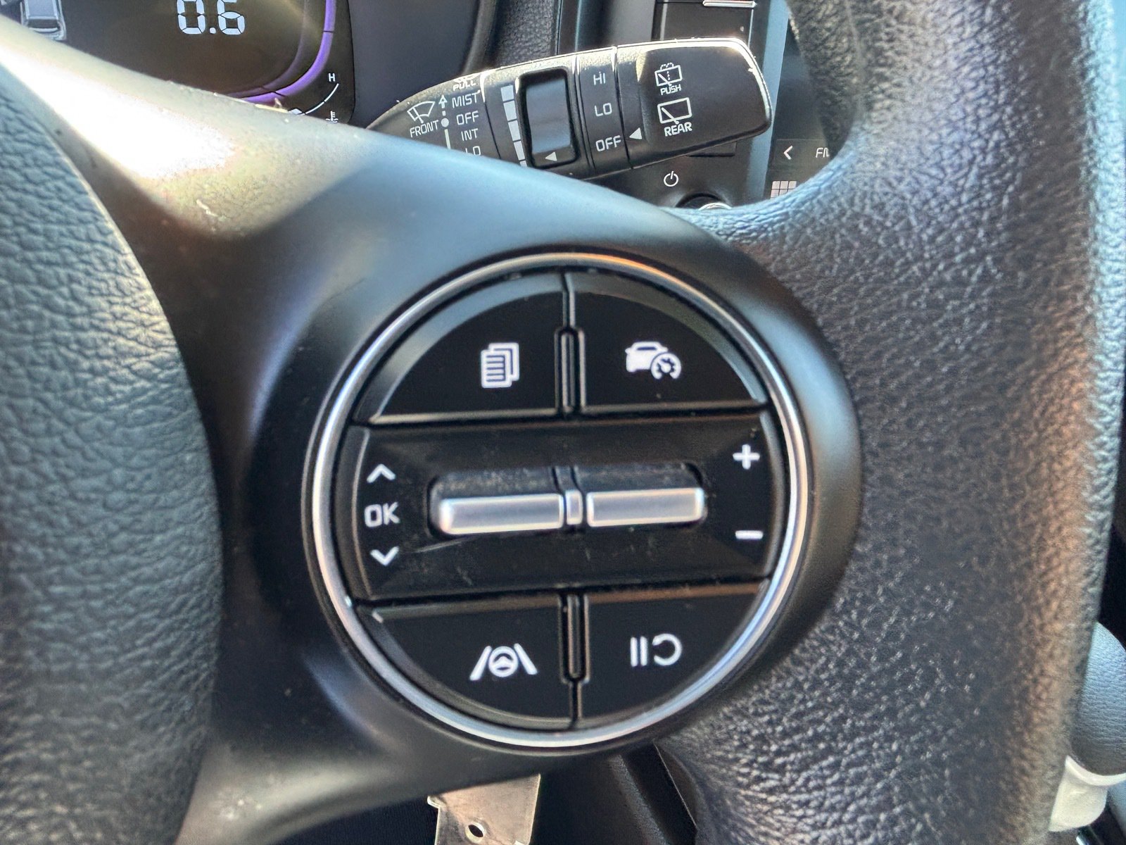 Used 2025 Kia Soul LX w/ LX Technology Package FWD image 23
