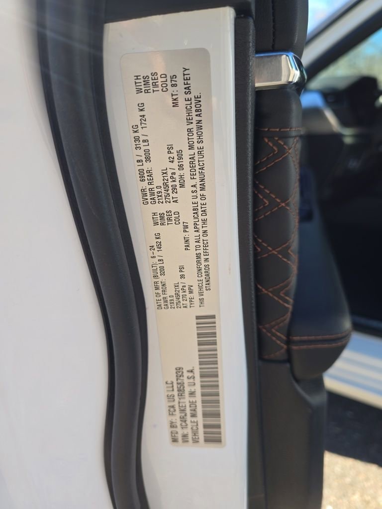 Used 2024 Jeep Grand Cherokee L Summit w/ Advanced Protech Group IV image 32