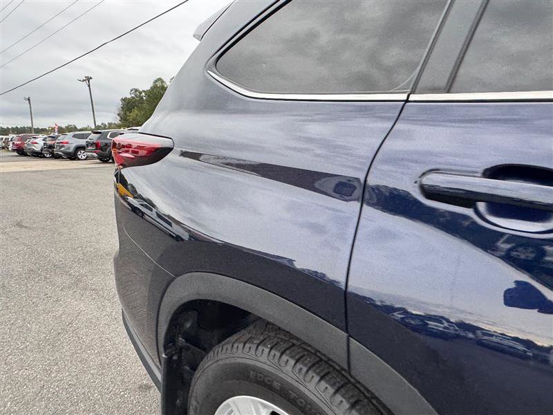 Used 2024 Toyota Highlander LE image 25