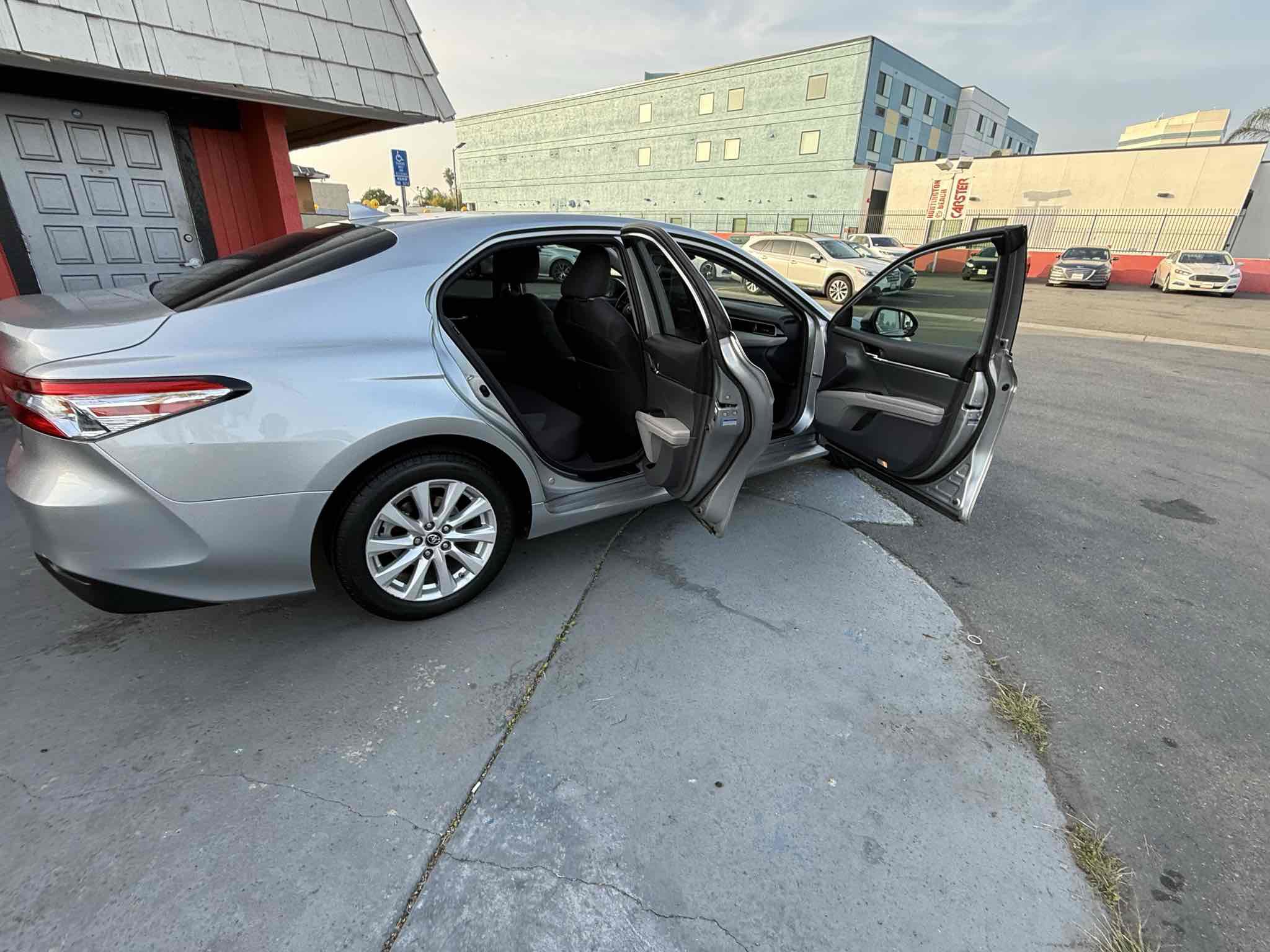 Used 2019 Toyota Camry LE image 33